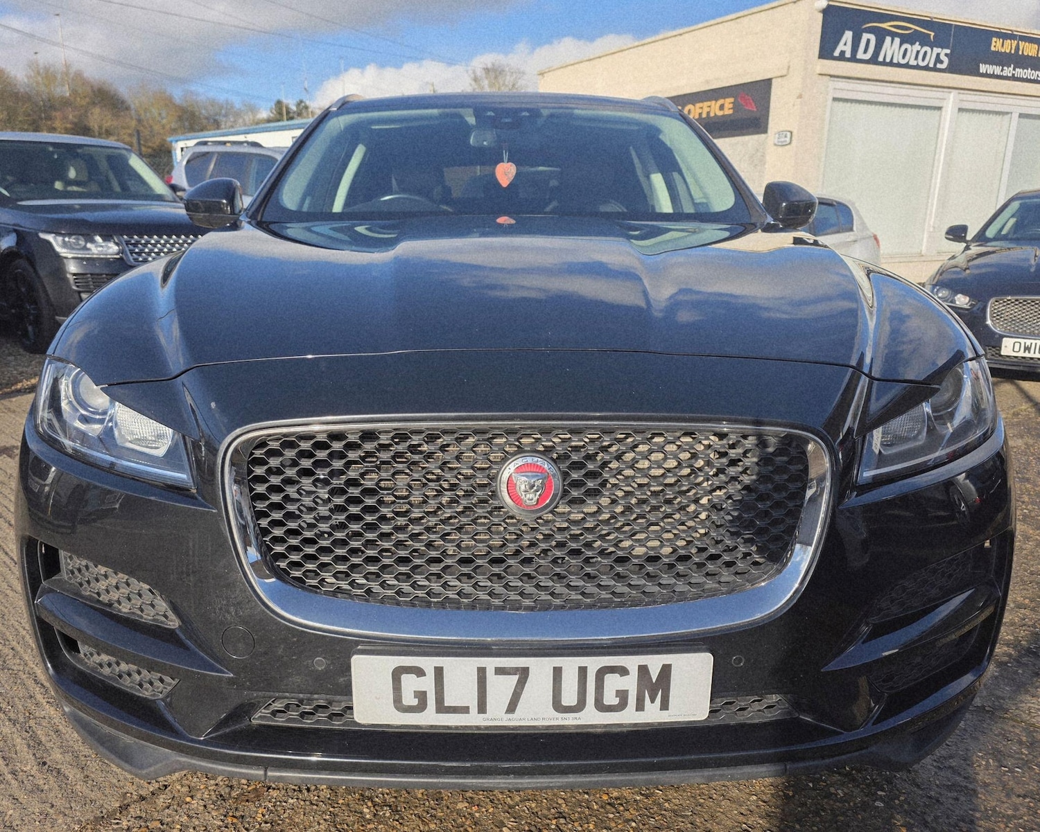 Used Jaguar F-Pace 2017 for sale - 77639392: Photo 2