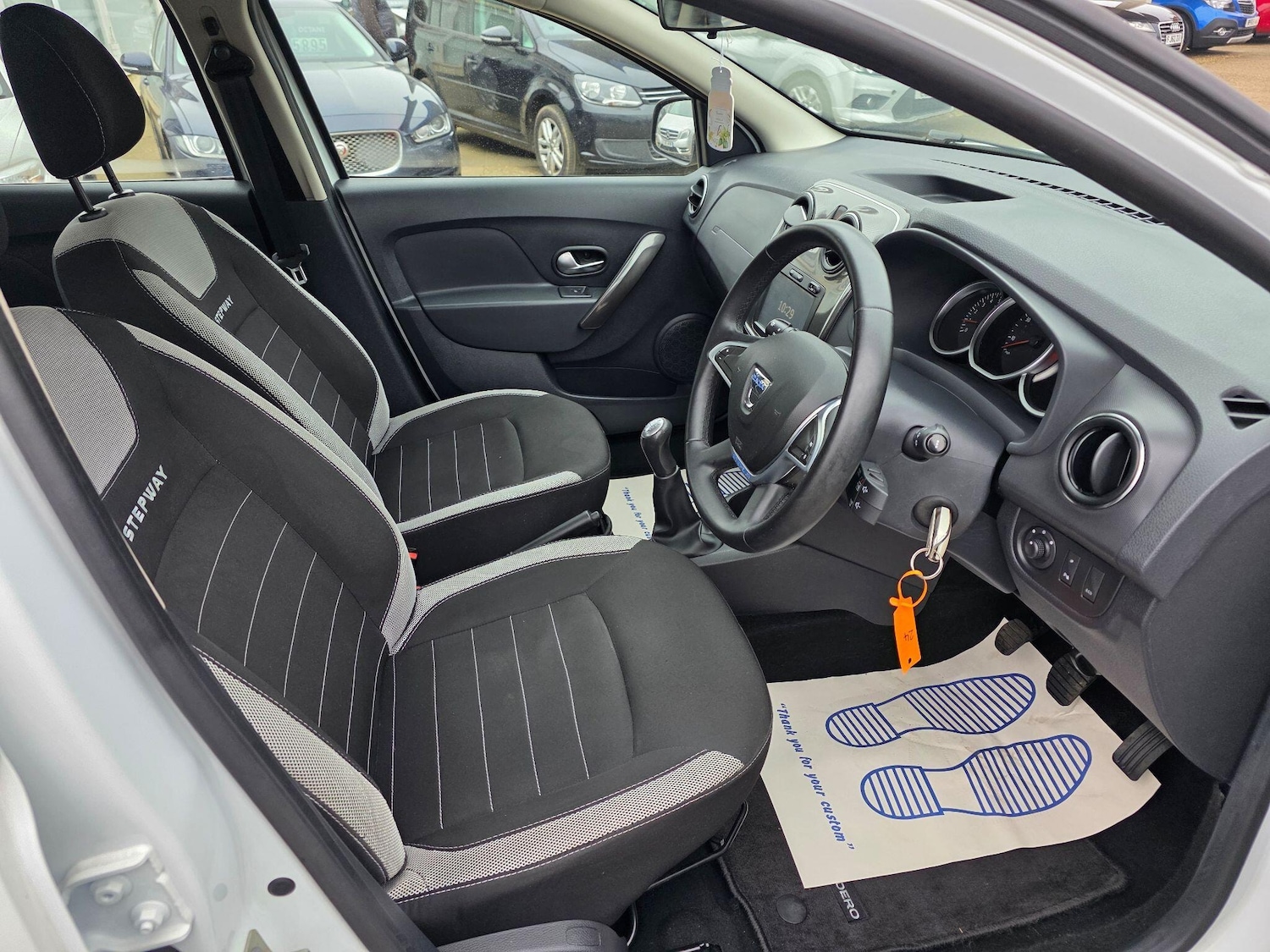 Used Dacia Sandero Stepway 2017 for sale - 77782101: Photo 15