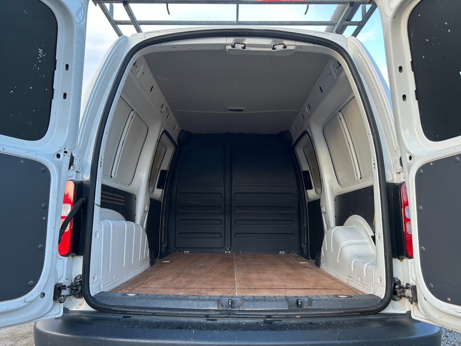 Used Volkswagen Caddy 2014 for sale - 76782585: Photo 8