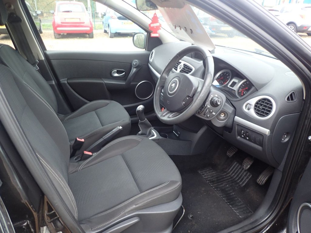Used Renault Clio 2010 for sale - 77780106: Photo 5