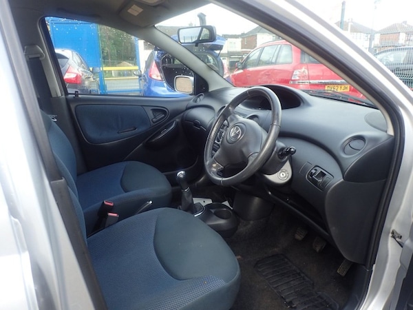 Used Toyota Yaris 2005 for sale - 76322990: Photo 9