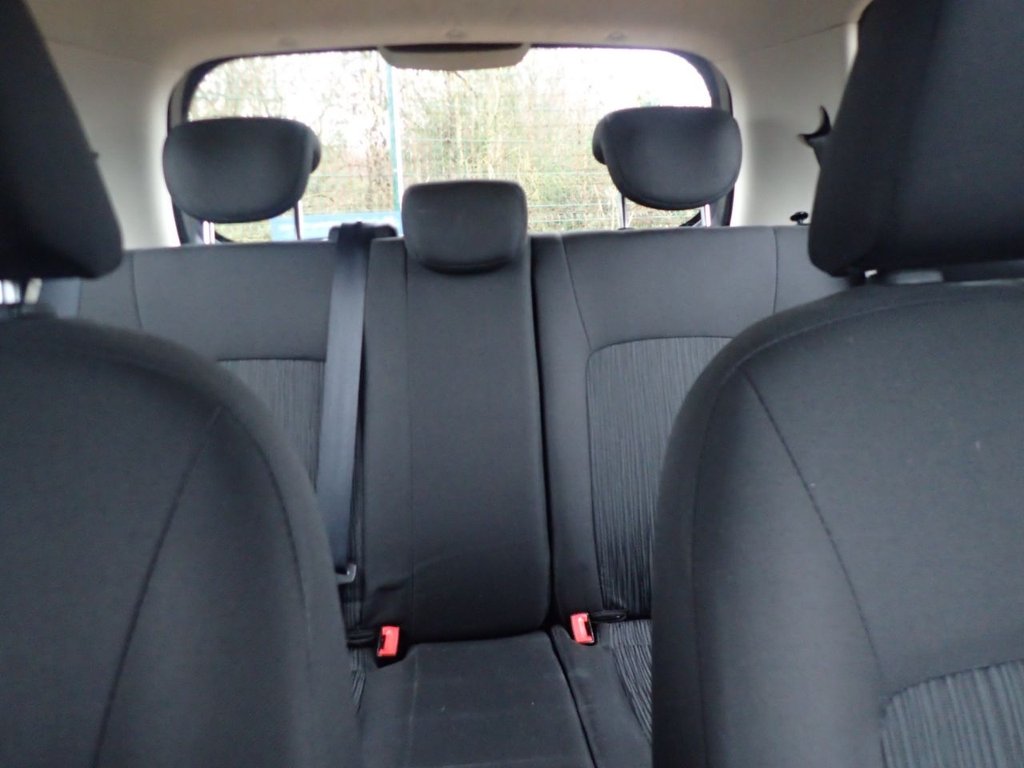 Used Hyundai i10 2011 for sale - 76985971: Photo 18