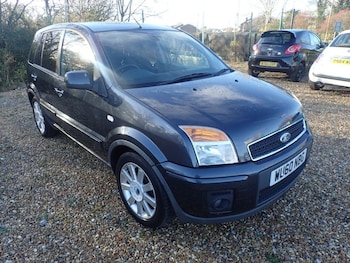 2010 (60) - 1.6 Titanium 5dr