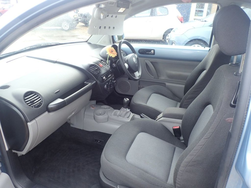 Used Volkswagen Beetle 2004 for sale - 76867523: Photo 11