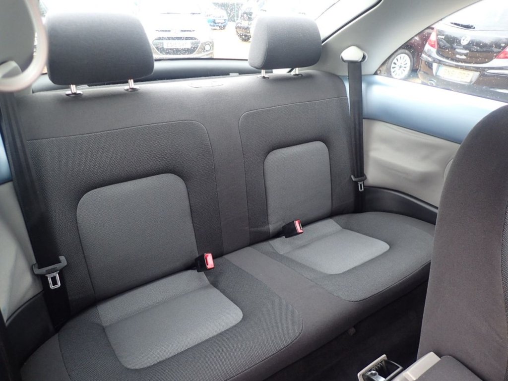 Used Volkswagen Beetle 2004 for sale - 76867523: Photo 12