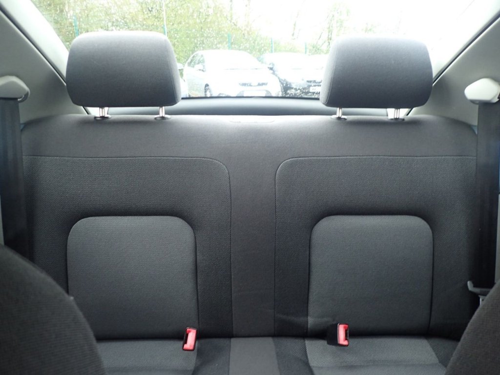 Used Volkswagen Beetle 2004 for sale - 76867523: Photo 13