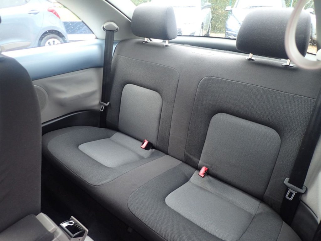 Used Volkswagen Beetle 2004 for sale - 76867523: Photo 14