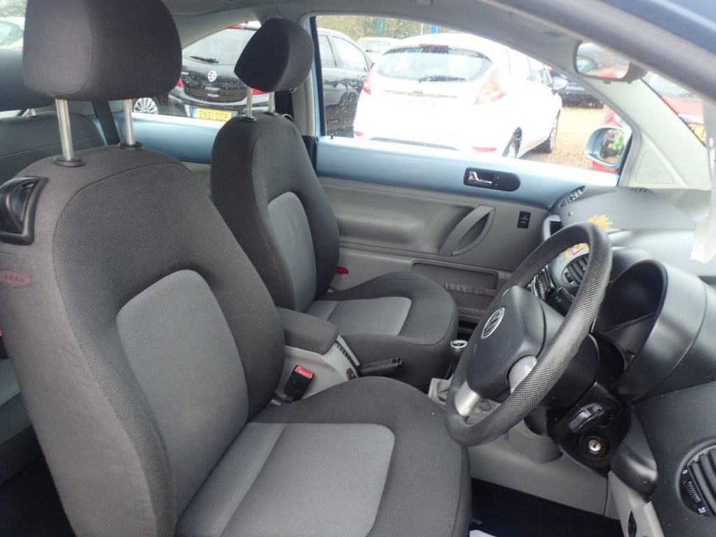 Used Volkswagen Beetle 2004 for sale - 76867523: Photo 6