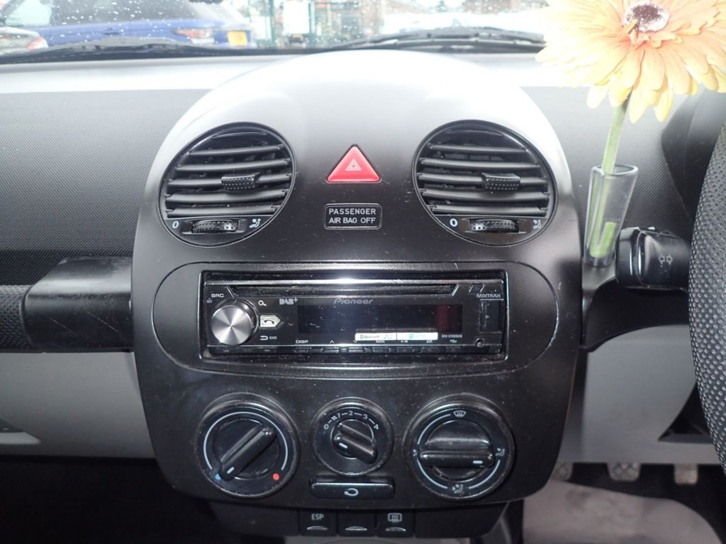 Used Volkswagen Beetle 2004 for sale - 76867523: Photo 8