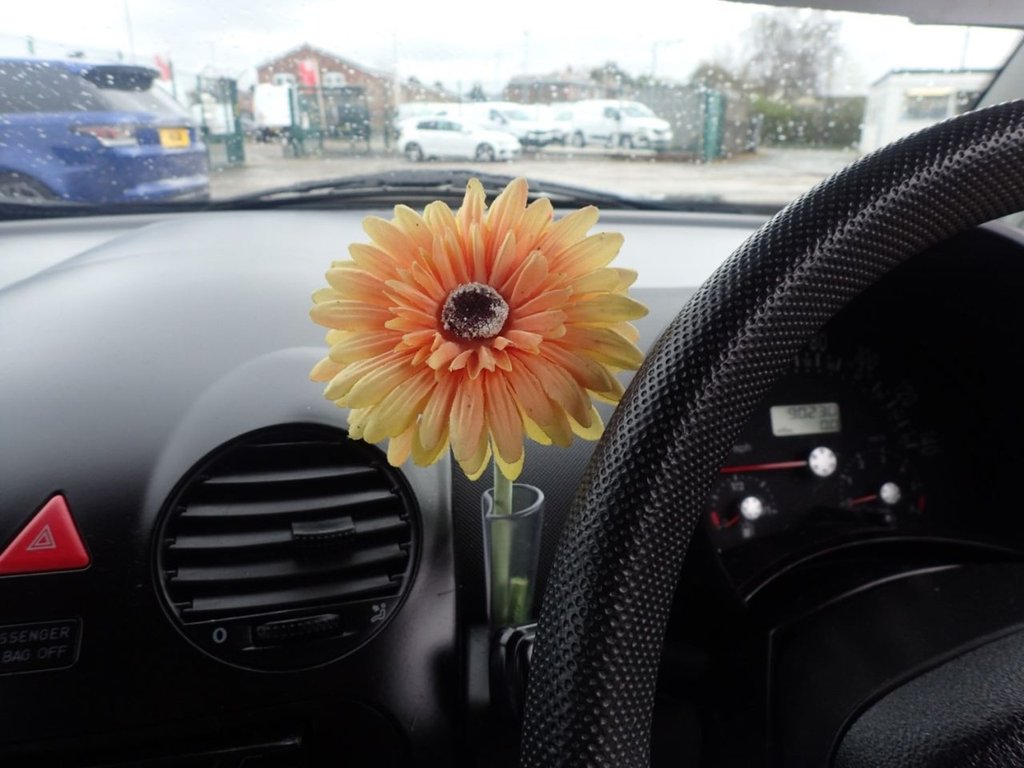 Used Volkswagen Beetle 2004 for sale - 76867523: Photo 9