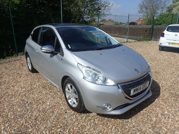 Used Peugeot 208 2014 for sale - 78400917: Photo
