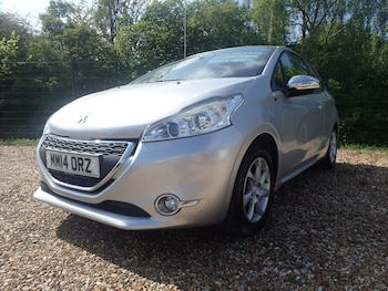 Used Peugeot 208 2014 for sale - 78400917: Photo