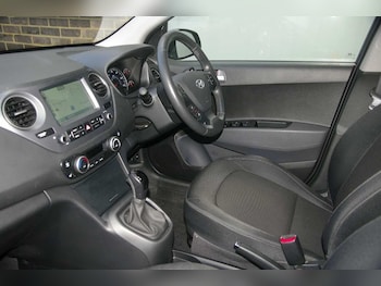 Used Hyundai i10 2019 for sale - 76855745: Photo