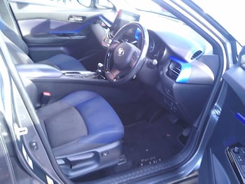 Used Toyota C-HR 2018 for sale - 77060464: Photo