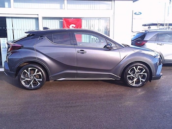 Used Toyota C-HR 2018 for sale - 77060464: Photo