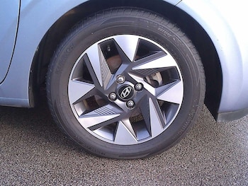 Used Hyundai i10 2024 for sale - 76993500: Photo