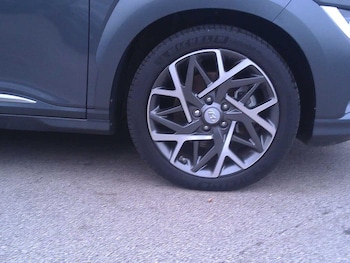 Used Hyundai KONA 2023 for sale - 76512817: Photo