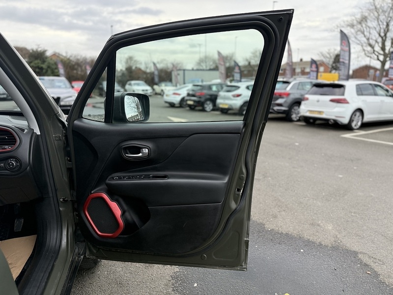 Used Jeep Renegade 2019 for sale - 77716165: Photo 39