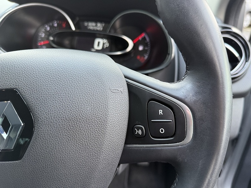 Used Renault Clio 2018 for sale - 77392610: Photo 35
