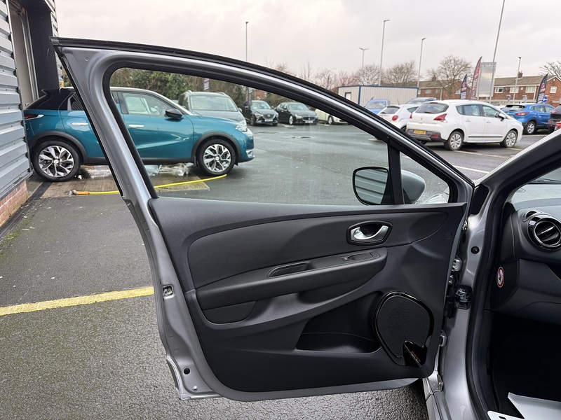 Used Renault Clio 2018 for sale - 77392610: Photo 42