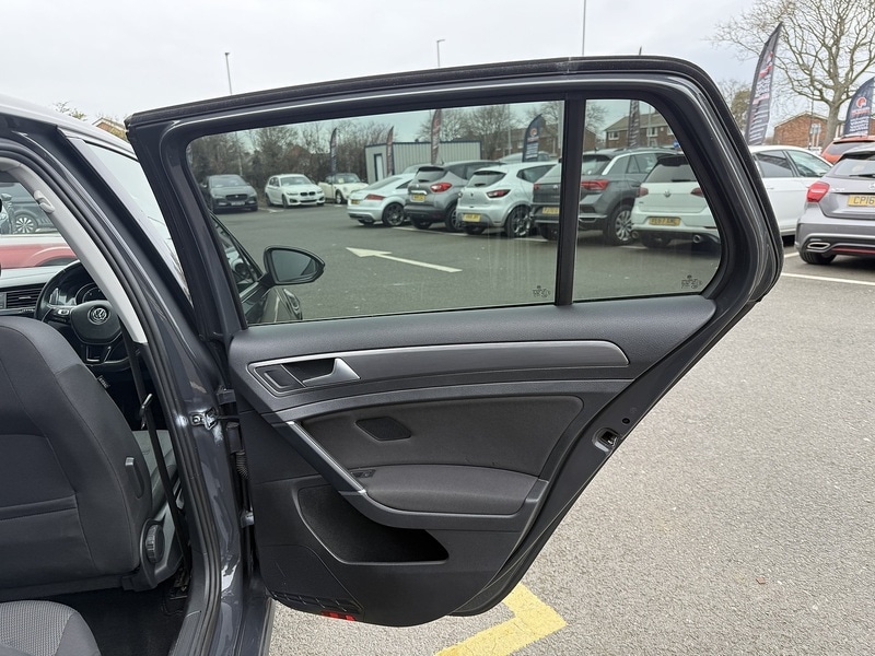 Used Volkswagen Golf 2018 for sale - 77984917: Photo 27