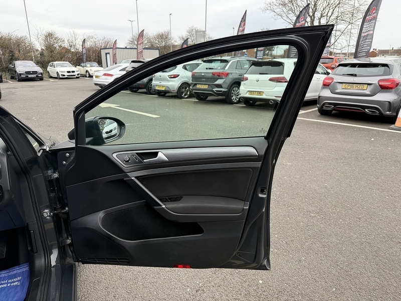 Used Volkswagen Golf 2018 for sale - 77984917: Photo 46