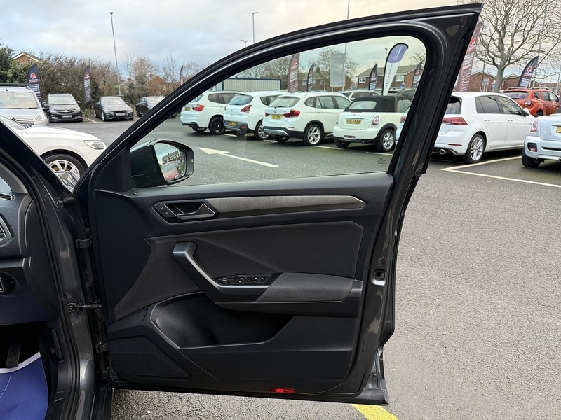 Used Volkswagen T-Roc 2021 for sale - 77149313: Photo 14