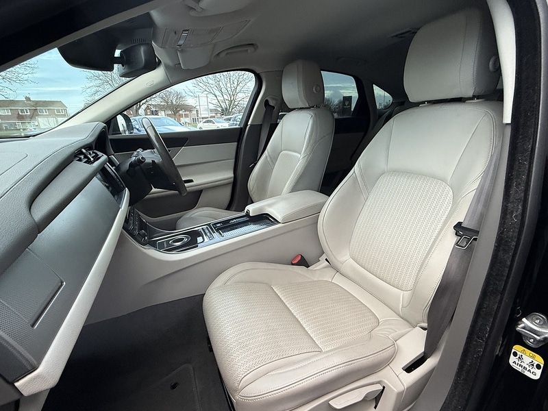 Used Jaguar XF 2016 for sale - 76831642: Photo 32