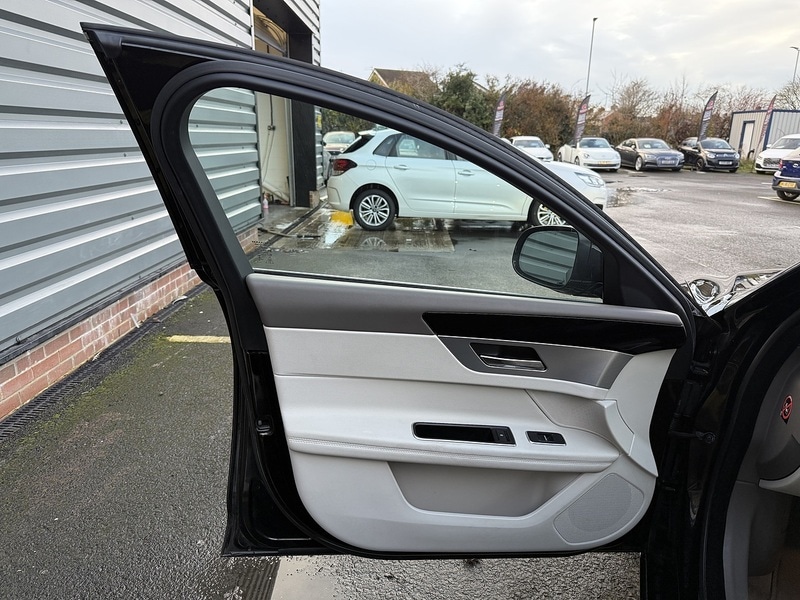 Used Jaguar XF 2016 for sale - 76831642: Photo 38