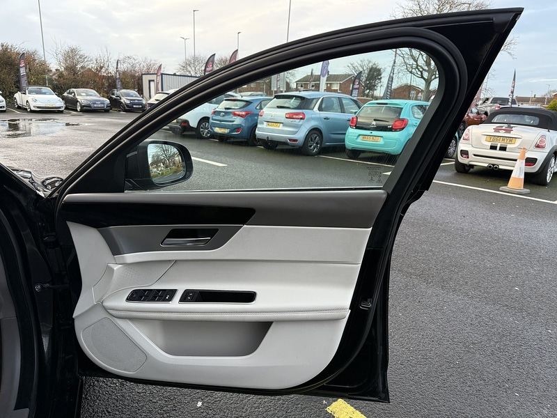 Used Jaguar XF 2016 for sale - 76831642: Photo 53