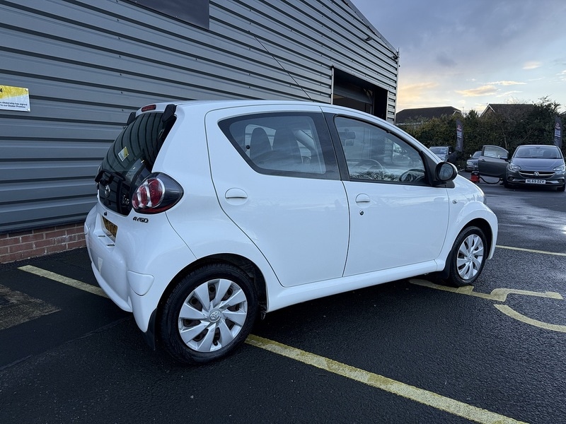 Used Toyota AYGO 2013 for sale - 76682353: Photo 10