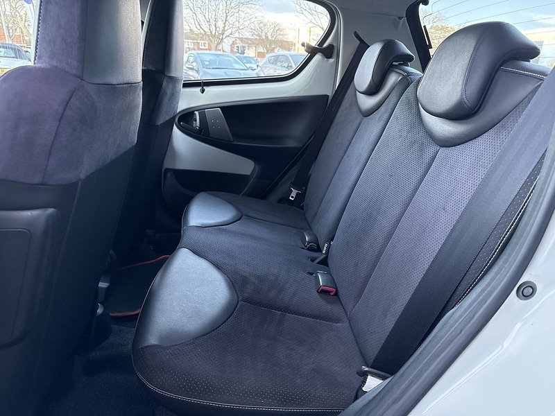 Used Toyota AYGO 2013 for sale - 76682353: Photo 11