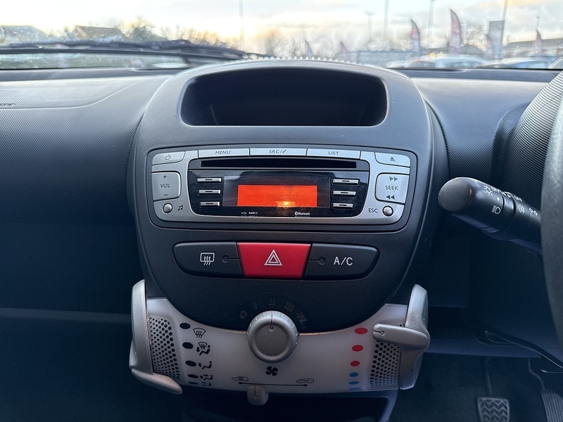 Used Toyota AYGO 2013 for sale - 76682353: Photo 24