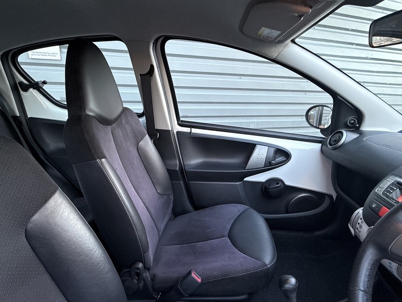 Used Toyota AYGO 2013 for sale - 76682353: Photo 30