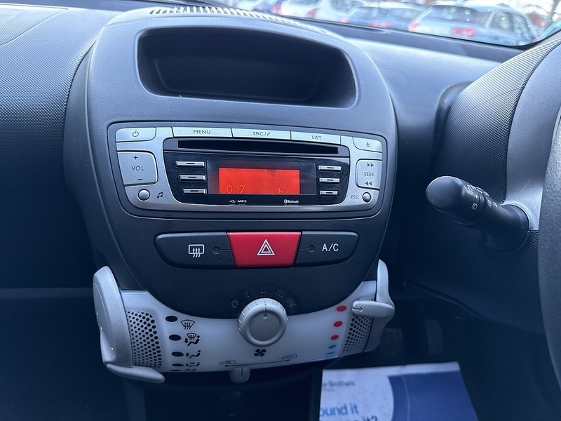 Used Toyota AYGO 2013 for sale - 76682353: Photo 32