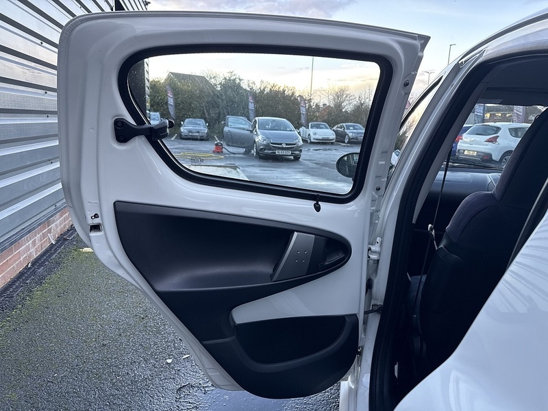 Used Toyota AYGO 2013 for sale - 76682353: Photo 36