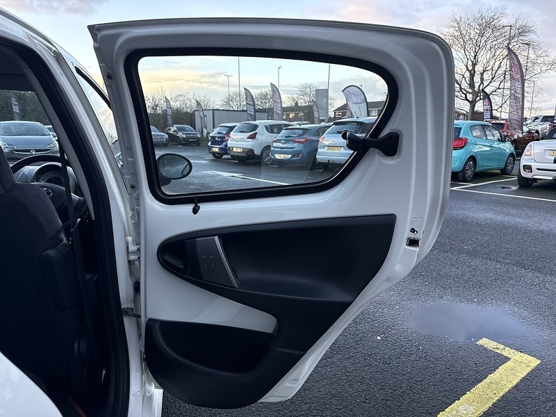 Used Toyota AYGO 2013 for sale - 76682353: Photo 39