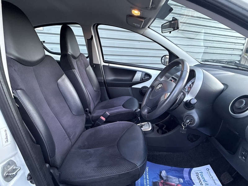 Used Toyota AYGO 2013 for sale - 76682353: Photo 52