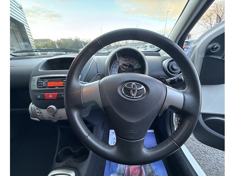 Used Toyota AYGO 2013 for sale - 76682353: Photo 59