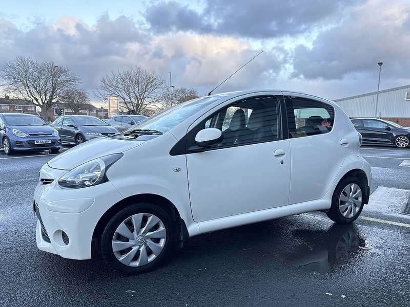 Used Toyota AYGO 2013 for sale - 76682353: Photo 6