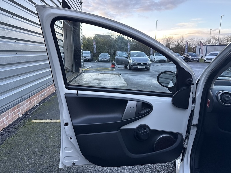 Used Toyota AYGO 2013 for sale - 76682353: Photo 60