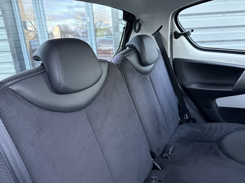 Used Toyota AYGO 2013 for sale - 76682353: Photo 63