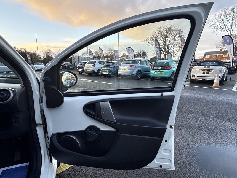 Used Toyota AYGO 2013 for sale - 76682353: Photo 8