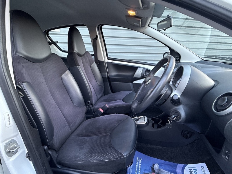 Used Toyota AYGO 2013 for sale - 76682353: Photo 9