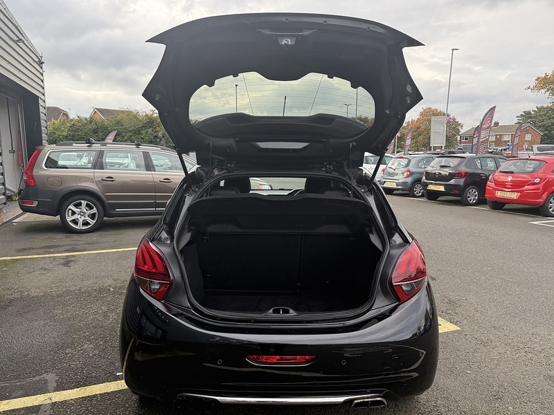 Used Peugeot 208 2016 for sale - 76627016: Photo 14