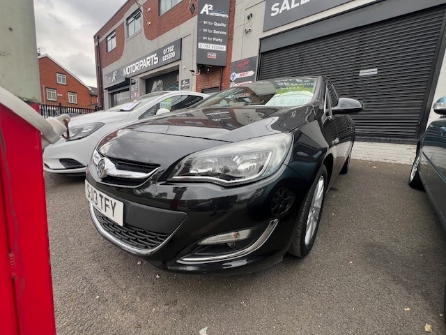 Used Vauxhall Astra 2013 for sale - 76197375: Photo 2