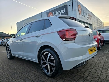 Used Volkswagen Polo 2018 for sale - 77353897: Photo