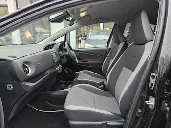 Used Toyota Yaris 2020 for sale - 76981128: Photo