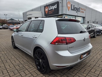 Used Volkswagen Golf 2017 for sale - 78698140: Photo