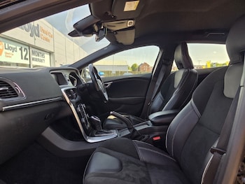Used Volvo V40 2019 for sale - 79307320: Photo